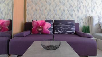 Familienapartment, Stadtblick | Bügeleisen/Bügelbrett, kostenloses WLAN