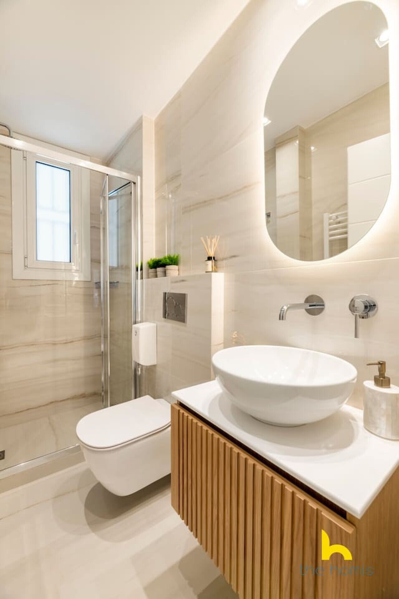 Amenidades de baño gratuitas, secadora de cabello, toallas, shampoo 