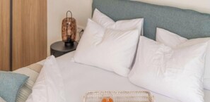 Desk, iron/ironing board, free WiFi, bed sheets - Radiant 3BR in Pireas: Near Marina Zeas & Metro! (Piraeus)