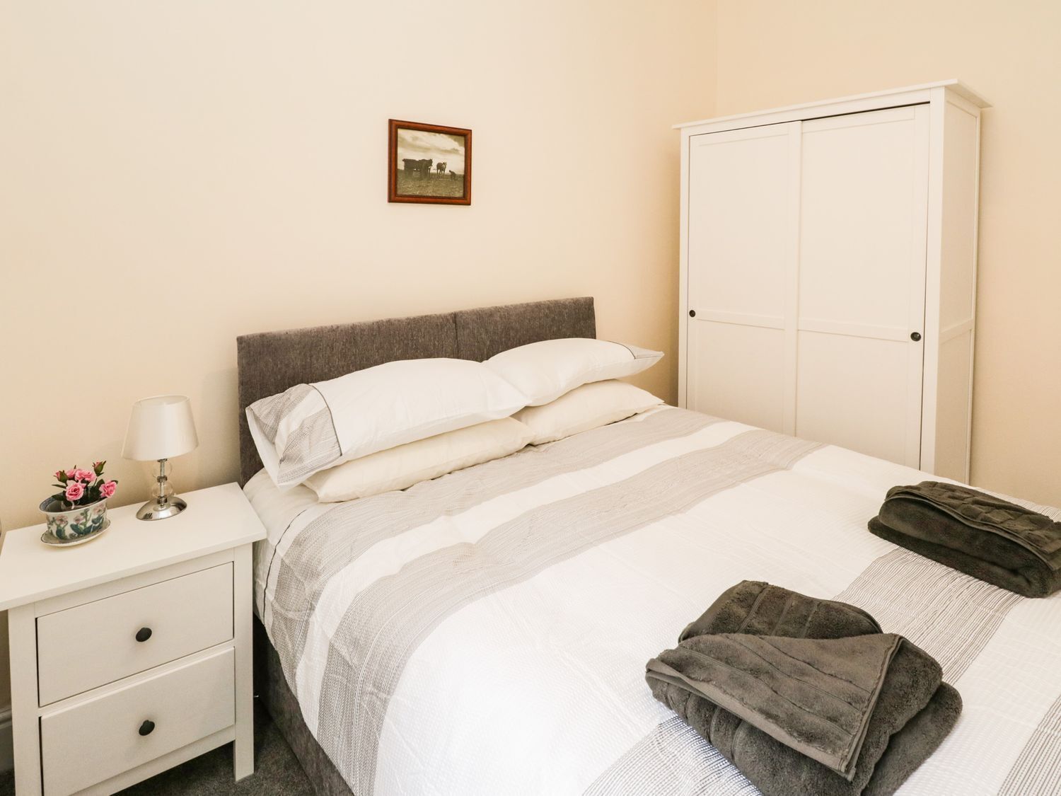 5 bedrooms, individually decorated, individually furnished, free WiFi