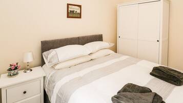 5 bedrooms, individually decorated, individually furnished, free WiFi