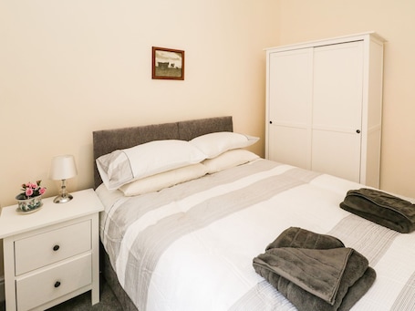 5 habitaciones, decoración personalizada y muebles diferentes . The Kesi Residence