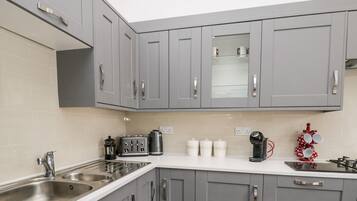 Cookware/dishes/utensils