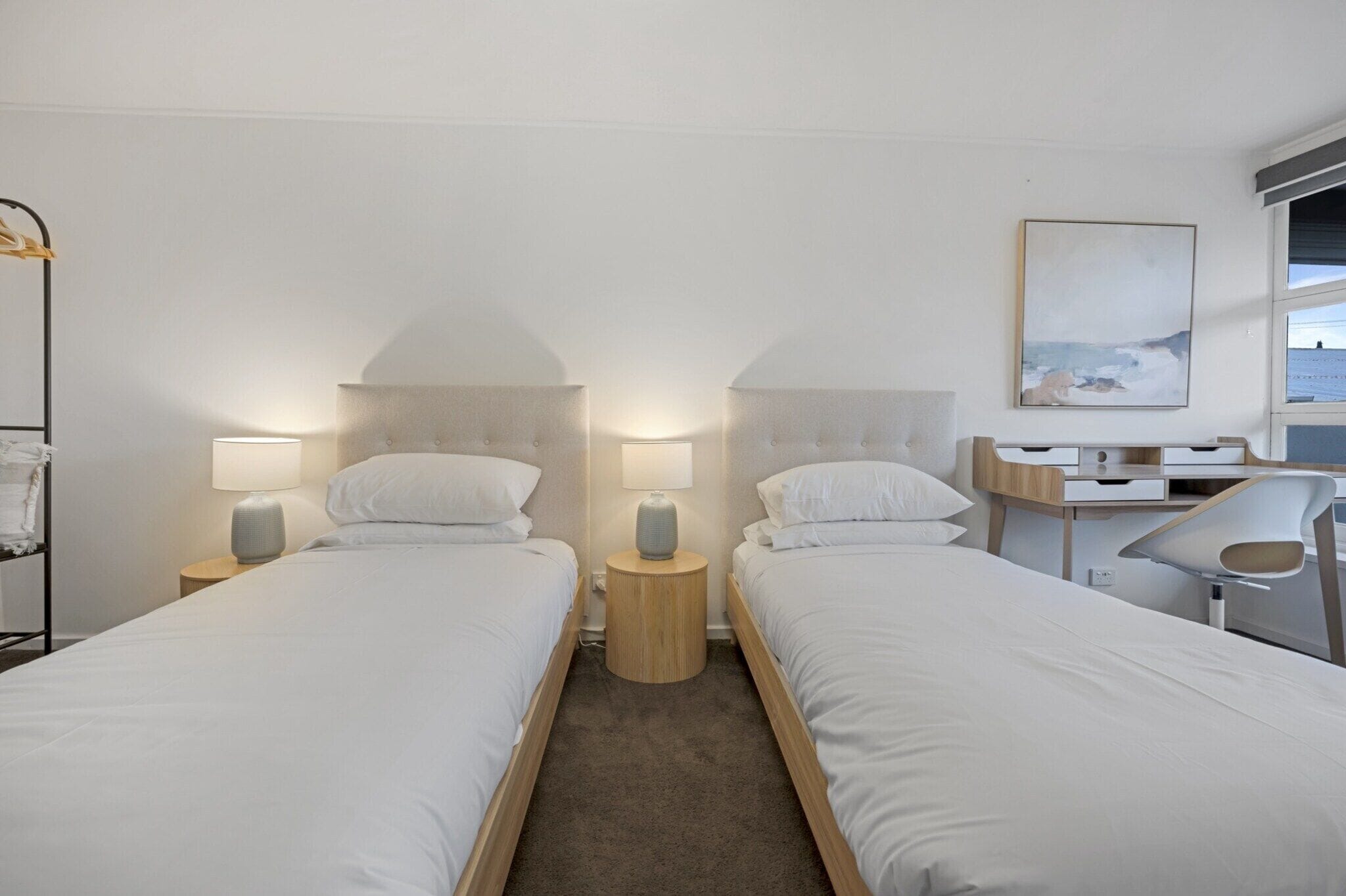 Desk, iron/ironing board, Internet, bed sheets