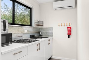 Refrigerador, microondas, parrilla de estufa y lavavajillas 