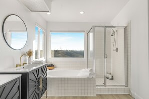 Shower, hair dryer, towels - Spacious Hilltop Home + Firepit + Expansive Patio + Canyon Views | Vista del Sol (San Diego)