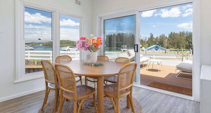 Sunset Sisters - Lakefront Villas - Forster