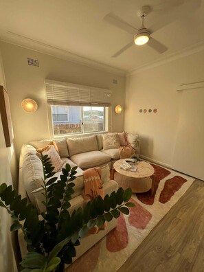 Smart TV, stereo, offices