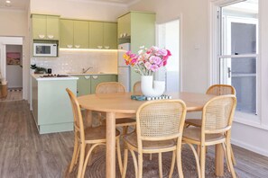 Dining - Sunset Sisters - Lakefront Villas - Forster (Forster)