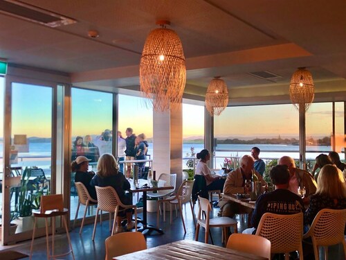 Sunset Sisters - Lakefront Villas - Forster