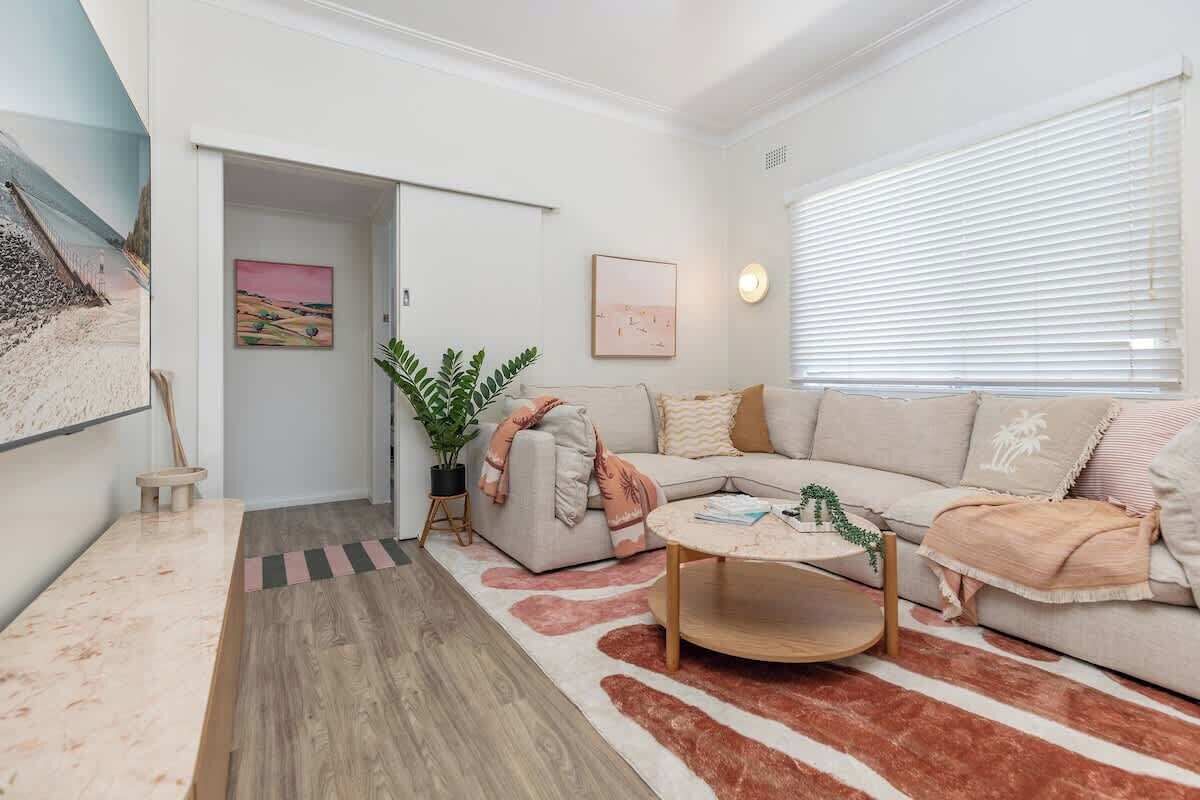 Smart TV, stereo, offices