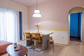 Dining - Vibrant Retreat Funky Style & Acropolis View! (Athina)