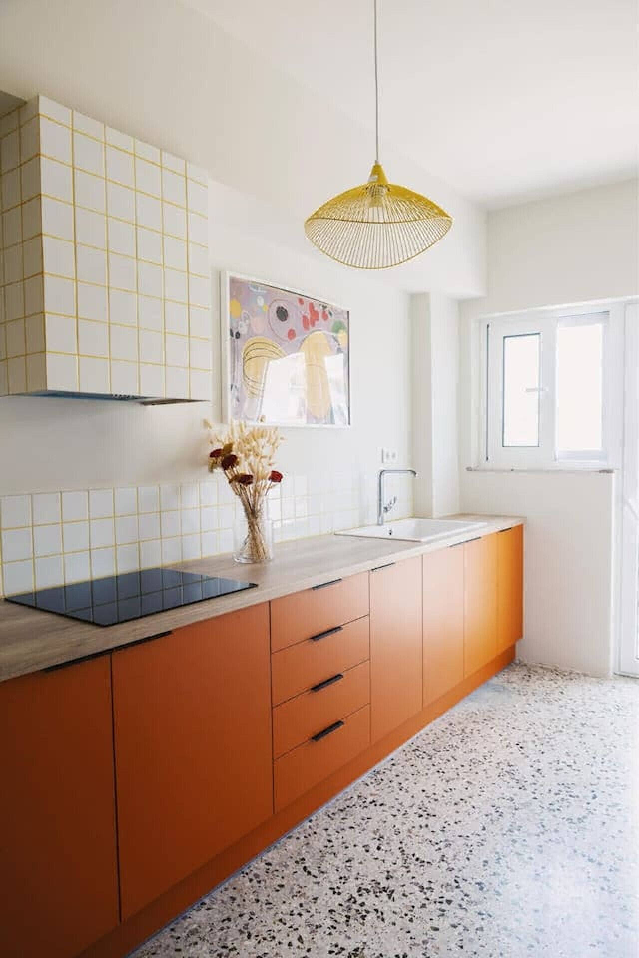 Coffee/tea maker, fridge, oven, stovetop