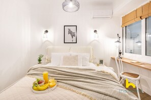 Desk, iron/ironing board, WiFi, bed sheets - Modern Family Apt with Courtyard near Acropolis! (Athina)