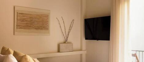2 bedrooms, in-room safe, iron/ironing board, free WiFi
