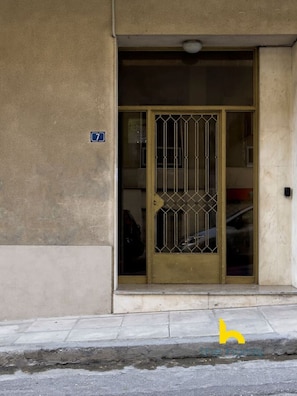 A building entrance with a metal gate and a number plate. - Luxurious Zen Retreat W/Balcony & 300mbps WiFi (Athina)
