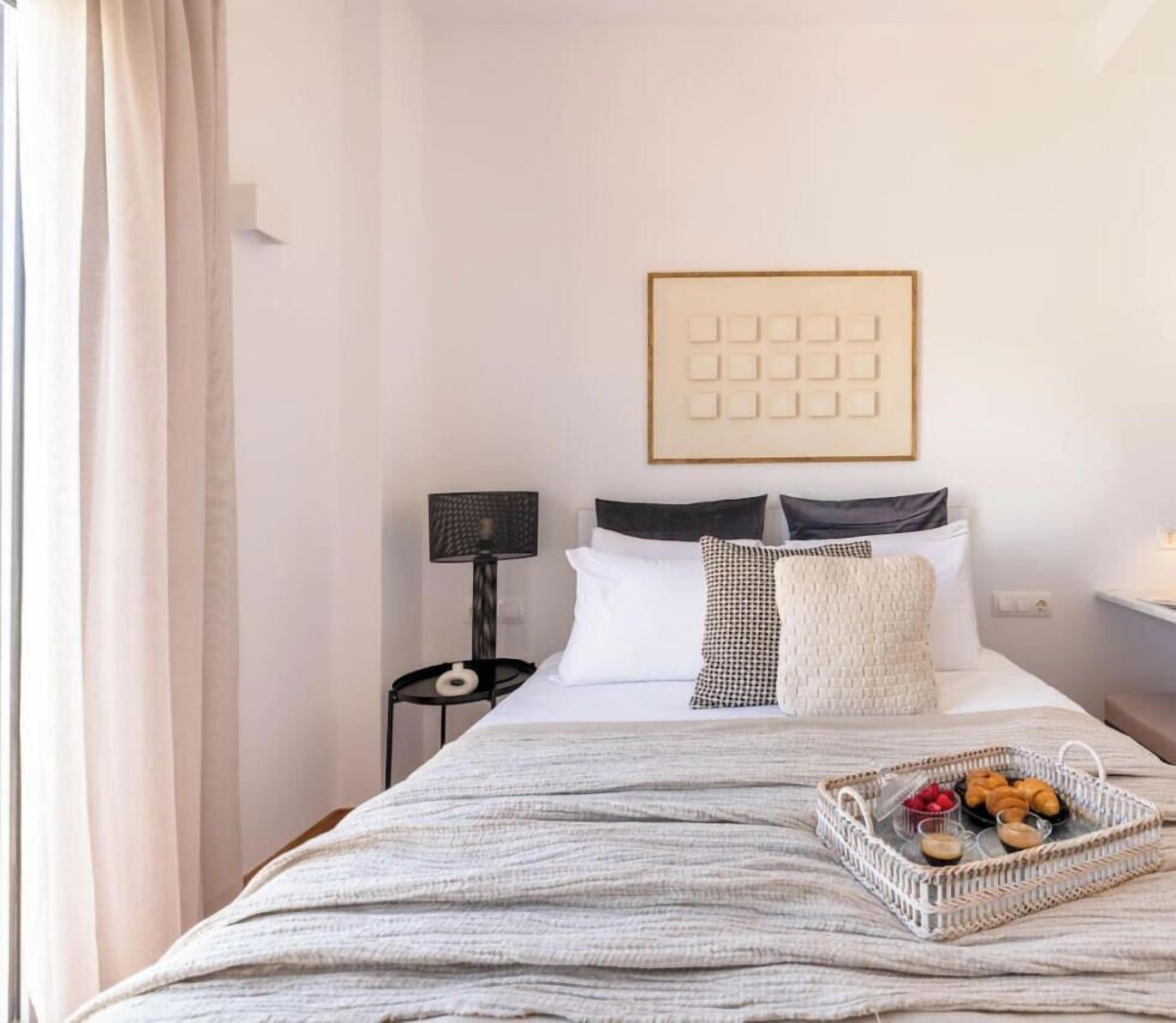 1 habitación, tabla de planchar con plancha, wifi gratis y ropa de cama 