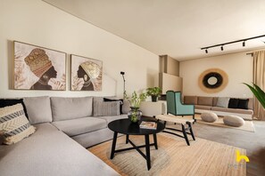 Televisión y chimenea 