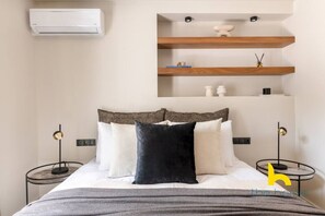 2 bedrooms, desk, iron/ironing board, WiFi