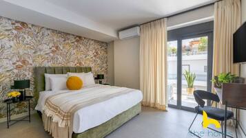2 bedrooms, desk, iron/ironing board, WiFi