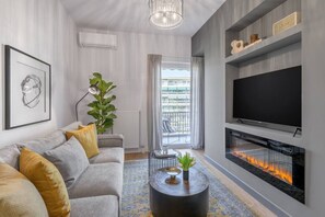Televisión y chimenea 