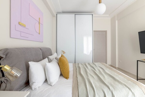 1 bedroom, iron/ironing board, free WiFi, bed sheets - Kalypso Athens Gem Elegance in Vibrant Pagrati (Athina)