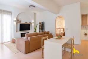 Télévision, cheminée