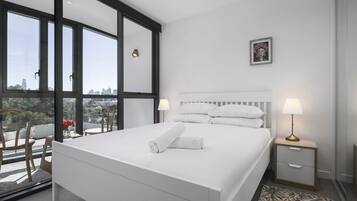 Desk, iron/ironing board, Internet, bed sheets