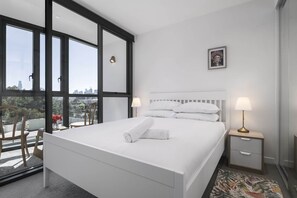 1 bedroom, desk, iron/ironing board, Internet - Bright South Yarra Flat with Balcony (South Yarra)