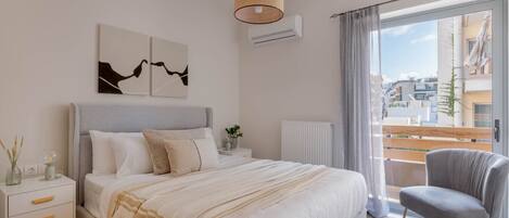 Desk, iron/ironing board, WiFi, bed sheets