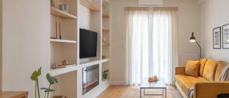 Télévision, cheminée