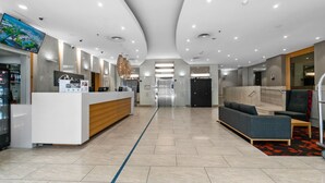 Lobby - 2-Bed City Retreat with Gym and Pool Access (Adelaide)