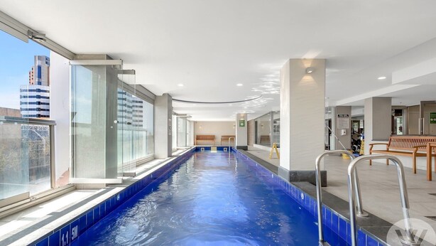 Indoor pool - 2-Bed City Retreat with Gym and Pool Access (Adelaide)