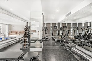 Fitness facility - 2-Bed City Retreat with Gym and Pool Access (Adelaide)