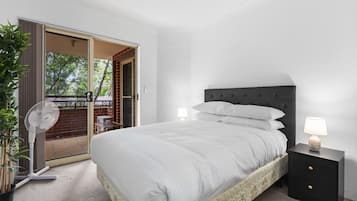 2 bedrooms, desk, iron/ironing board, Internet