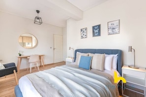 3 bedrooms, iron/ironing board, free WiFi, bed sheets - Sunny Athenian Oasis Spacious Family Haven! (Kallithea)