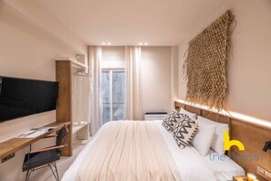 Desk, iron/ironing board, WiFi, bed sheets - Charming Boho Haven: Luxurious Escape in Thisseio! (Athina)
