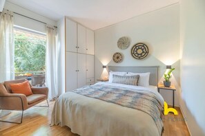 Desk, iron/ironing board, WiFi, bed sheets - Riviera Haven: Serene Sunny Retreat Near Seaside! (Vouliagmeni)
