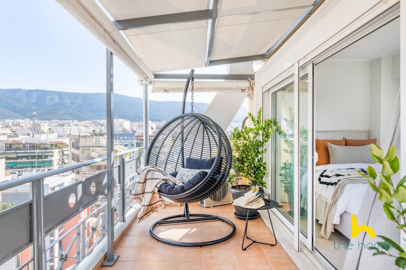 Desk, iron/ironing board, WiFi, bed sheets