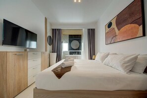 4 Schlafzimmer, Schreibtisch, Bügeleisen/Bügelbrett, Reisekinderbett