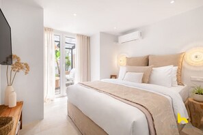 Iron/ironing board, WiFi, bed sheets - Rooftop Hideaway w/ Large Private Patio near Metro (Athina)