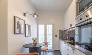Fridge, microwave, oven, stovetop - Top-Floor Oasis, King-Bed & Whirlpool, Acropolis! (Athina)