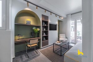 Desk, iron/ironing board, WiFi, bed sheets - Top-Floor Oasis, King-Bed & Whirlpool, Acropolis! (Athina)