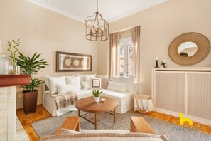 TV, fireplace - Grand Family APT with Courtyard near Acropolis! (Athina)