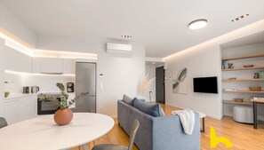 Interior - Urban APT with Stunning Acropolis View & Roofdeck (Athina)