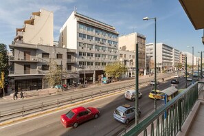Property grounds - Stylish, 3-brdm Family Apartment near Acropolis! (Athina)