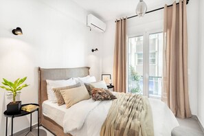 3 bedrooms, iron/ironing board, free WiFi, bed sheets - Stylish, 3-brdm Family Apartment near Acropolis! (Athina)