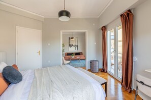 Desk, iron/ironing board, WiFi, bed sheets - Sun-Splashed Sanctum with Big Balconies, Acropolis (Athina)