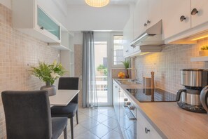 Fridge, microwave, oven, stovetop - Sun-Splashed Sanctum with Big Balconies, Acropolis (Athina)