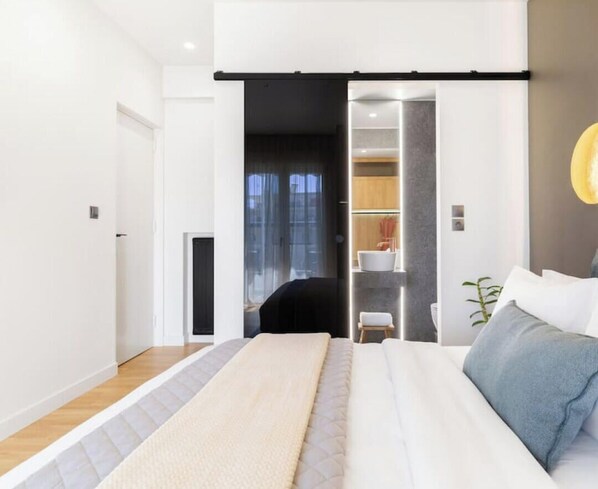 2 chambres, fer et planche à repasser, Wi-Fi gratuit, draps fournis
